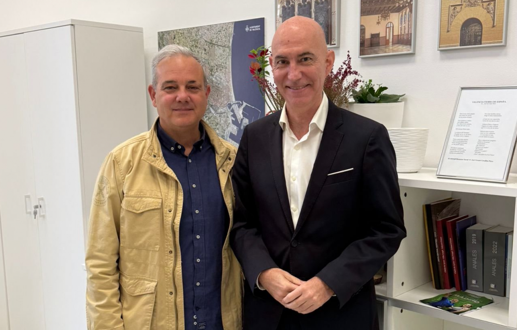El presidente de SOS Hostelería, Rafa Asensio, se ha reunido hoy con el segundo teniente de alcalde del Ayuntamiento de Valencia y también portavoz del Grupo Municipal de Vox en el consistorio, José Vicente Gosálbez Payá, para trasladarle las inquietudes del sector de la hostelería, que cuenta con una gran relevancia desde un punto de vista económico y social.